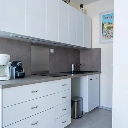 De La 2 Etoiles - Welkeys * باندول